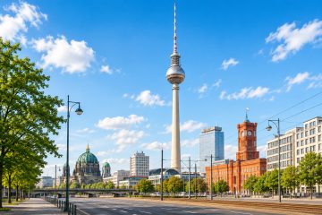 Berliner Skyline mit Fernsehturm am Alexanderplatz